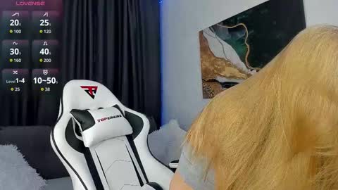 Hi I am Bella I am a first day here online show from 11/14/25, 03:05