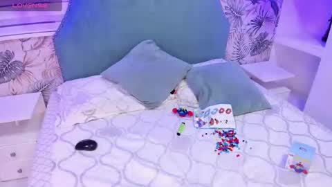 Snapshot of bellaa_becca chatting on 12/27/24, 07:57 Bella Becca online show from 12/27/24, 07:57