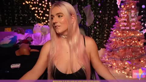 Snapshot of bellabearts chatting on 12/29/24, 01:56 Bellalunabear trans JadePlant Cis online show from 12/29/24, 01:56