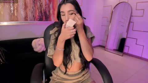  Bella C  online show from 11/18/25, 11:58