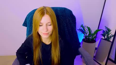 Snapshot of bellafoxi chatting on 09/15/25, 04:29 BellaFoxi online show from 09/15/25, 04:29