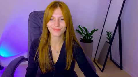 Snapshot of bellafoxi chatting on 09/26/25, 12:09 BellaFoxi online show from 09/26/25, 12:09
