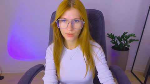 Snapshot of bellafoxi chatting on 09/28/25, 11:26 BellaFoxi online show from 09/28/25, 11:26