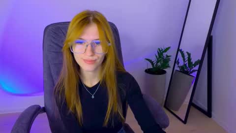 Snapshot of bellafoxi chatting on 09/30/25, 11:37 BellaFoxi online show from 09/30/25, 11:37