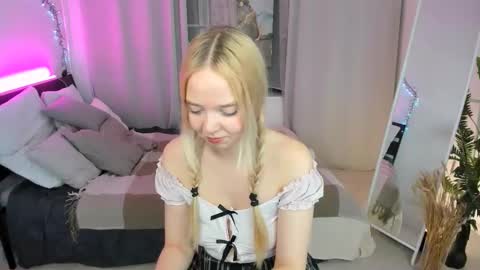 Bella online show from 10/16/25, 10:11