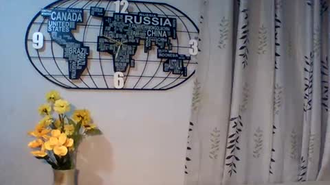 Snapshot of bellaqueen69 chatting on 10/22/25, 10:48 Bella shane online show from 10/22/25, 10:48