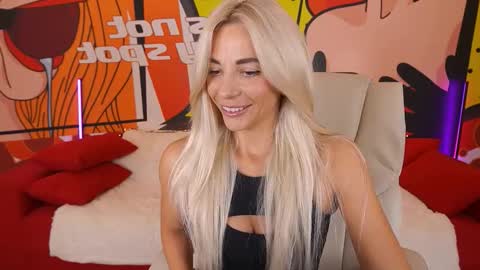 Bella online show from 10/23/25, 01:32