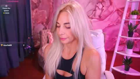 Bella online show from 11/12/25, 10:30