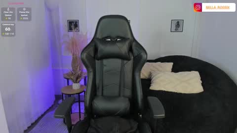 Snapshot of bellarossii chatting on 11/12/25, 12:44 CALL ME BELLA online show from 11/12/25, 12:44