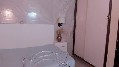 Bella online show from 10/05/25, 12:25