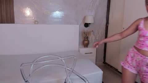 Bella online show from 10/10/25, 12:37