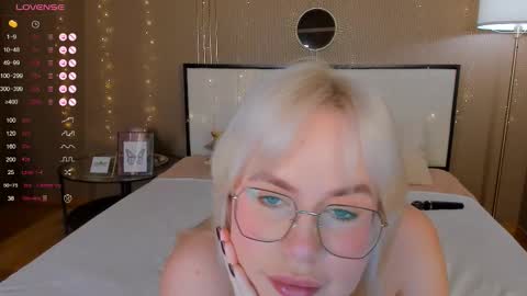 Bella online show from 10/25/25, 01:02