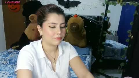 Snapshot of bellatrix_colen chatting on 10/22/25, 02:12 Aleja online show from 10/22/25, 02:12