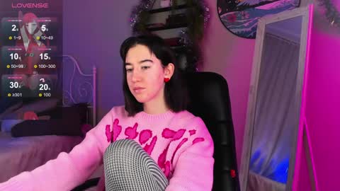 Snapshot of belle_via chatting on 12/15/24, 05:45 Bella online show from 12/15/24, 05:45