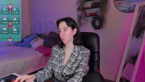 Snapshot of belle_via chatting on 12/16/24, 03:32 Bella online show from 12/16/24, 03:32