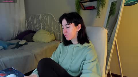 Snapshot of belle_via chatting on 01/18/25, 05:20 Bella online show from 01/18/25, 05:20