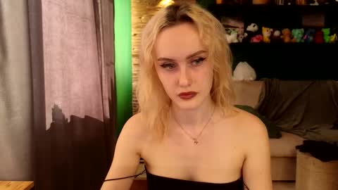 Snapshot of belle_vill chatting on 09/14/25, 06:23 Belle online show from 09/14/25, 06:23