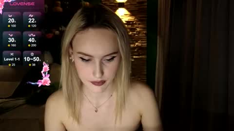 Snapshot of belle_vill chatting on 09/21/25, 12:40 Belle online show from 09/21/25, 12:40