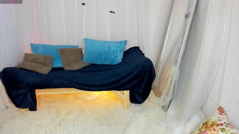 Belle online show from 11/05/25, 01:16