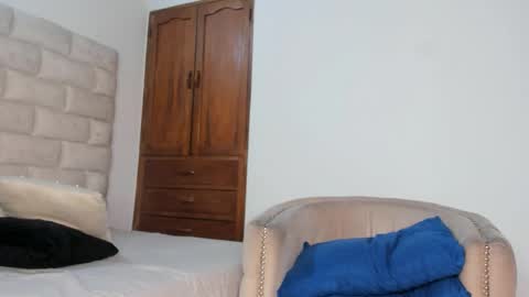    online show from 10/12/25, 03:16