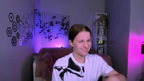 Snapshot of benny_duglas chatting on 10/15/25, 12:27 Benny online show from 10/15/25, 12:27