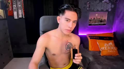 Snapshot of bentlyfuck chatting on 12/15/24, 02:27 bentlyfuck online show from 12/15/24, 02:27