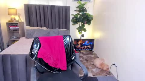 Snapshot of bentlyfuck chatting on 01/27/25, 12:33 bentlyfuck online show from 01/27/25, 12:33