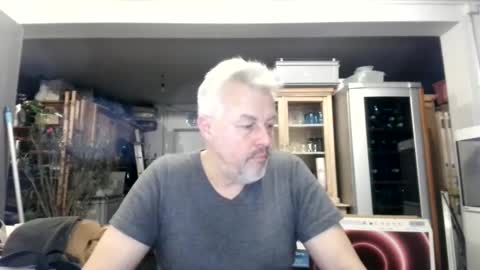 Snapshot of berg_boy chatting on 02/18/25, 05:21 Martin online show from 02/18/25, 05:21