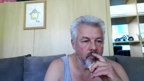 Snapshot of berg_boy chatting on 09/18/25, 10:39 Martin online show from 09/18/25, 10:39