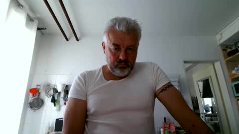 Snapshot of berg_boy chatting on 10/16/25, 10:38 Martin online show from 10/16/25, 10:38