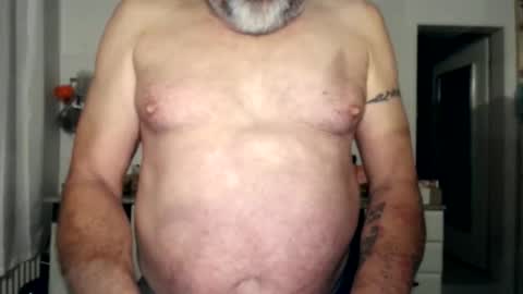 Snapshot of berg_boy chatting on 10/19/25, 01:06 Martin online show from 10/19/25, 01:06