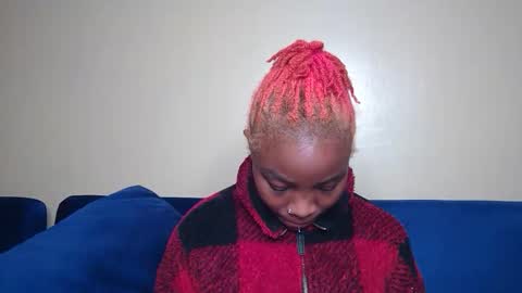 berries_lee online show from 09/23/25, 08:12