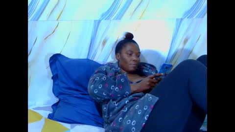 Snapshot of best_frnd chatting on 11/16/25, 09:09 best_frnd online show from 11/16/25, 09:09