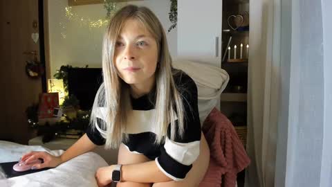 Snapshot of bestgirl_ofthe_neighborhood chatting on 01/02/25, 06:45 Vicky online show from 01/02/25, 06:45