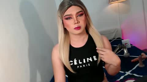 bestgirljulia online show from 11/19/25, 01:27