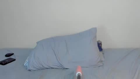 Snapshot of bestwayto_jerk chatting on 02/11/25, 12:17 ZYLITH online show from 02/11/25, 12:17