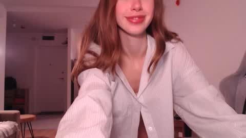 Snapshot of bestzoeyever chatting on 12/15/24, 02:27 Zo online show from 12/15/24, 02:27