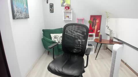 bettyjamess online show from 10/23/25, 08:40