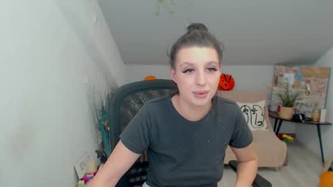 bettyjamess online show from 10/29/25, 09:49