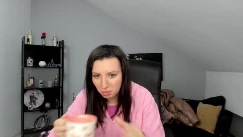 bettyjamess online show from 11/28/25, 05:32