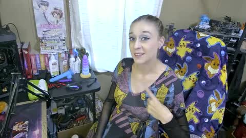 Snapshot of bettyofthedead chatting on 09/12/25, 11:37 Betty of the Dead online show from 09/12/25, 11:37