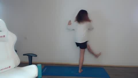 Snapshot of bettystar_ chatting on 12/13/24, 01:44 Betty online show from 12/13/24, 01:44