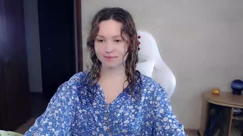 Snapshot of bettystar_ chatting on 09/13/25, 07:24 Betty online show from 09/13/25, 07:24