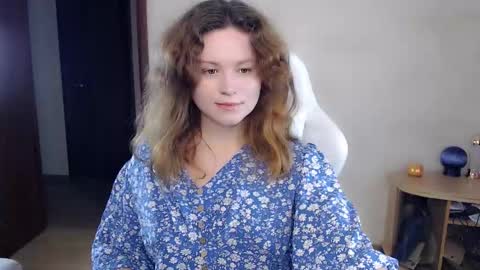 Snapshot of bettystar_ chatting on 09/18/25, 08:11 Betty online show from 09/18/25, 08:11