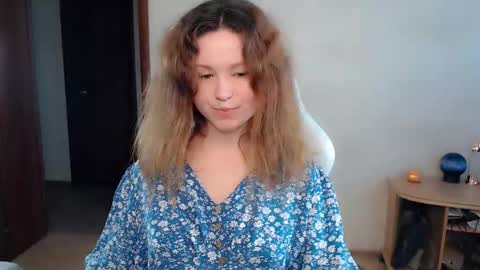 Snapshot of bettystar_ chatting on 09/19/25, 02:07 Betty online show from 09/19/25, 02:07