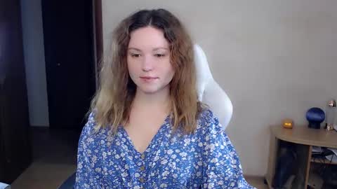 Snapshot of bettystar_ chatting on 09/25/25, 09:29 Betty online show from 09/25/25, 09:29