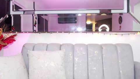 Nicolle Aviles online show from 12/15/24, 05:56