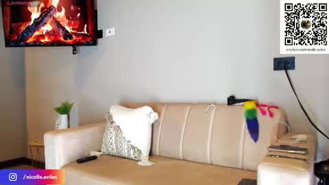 Nicolle Aviles online show from 11/04/25, 02:27