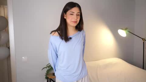 Snapshot of beverleymonninger chatting on 10/20/25, 03:34 Emily online show from 10/20/25, 03:34
