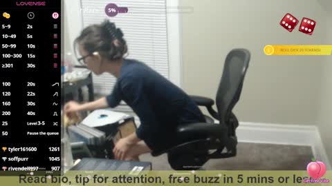 Snapshot of bex_black chatting on 11/18/25, 11:37 Bex Black online show from 11/18/25, 11:37